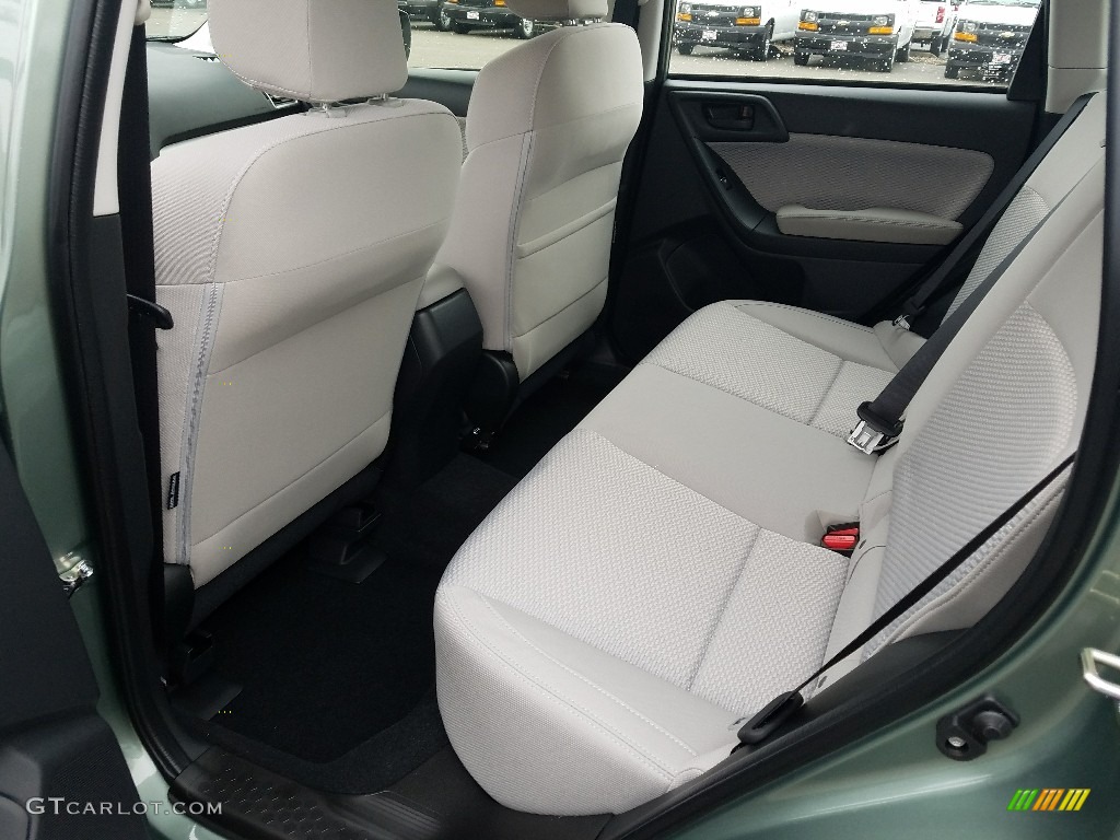 2017 Forester 2.5i - Jasmine Green Metallic / Gray photo #8
