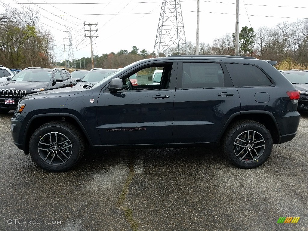 2017 Grand Cherokee Trailhawk 4x4 - Diamond Black Crystal Pearl / Black photo #3