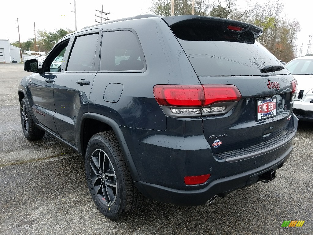 2017 Grand Cherokee Trailhawk 4x4 - Diamond Black Crystal Pearl / Black photo #5
