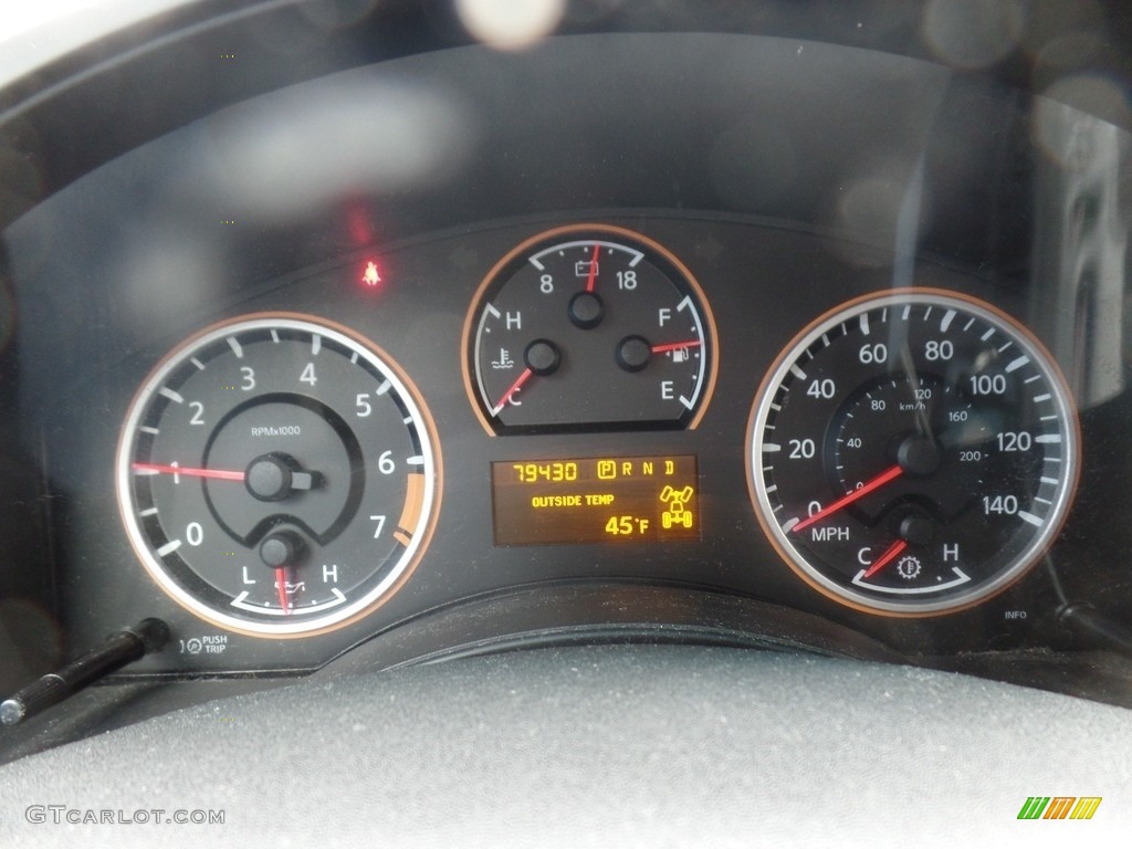 2010 Titan SE Crew Cab 4x4 - Galaxy Black / Charcoal photo #25