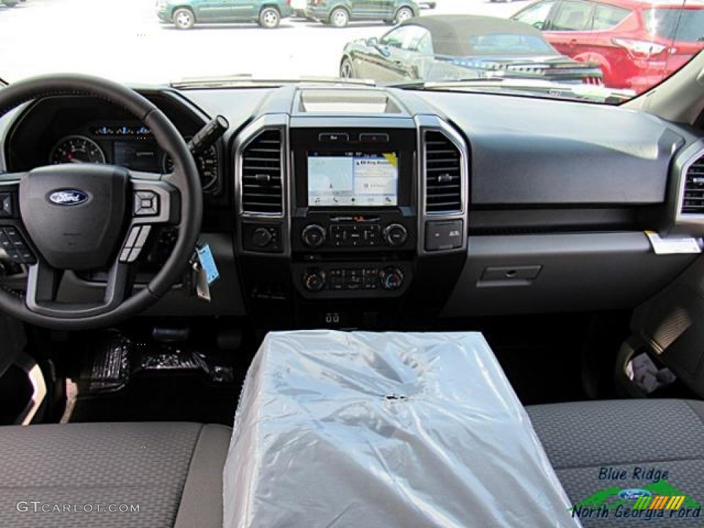 2017 F150 XLT SuperCrew 4x4 - Blue Jeans / Earth Gray photo #17