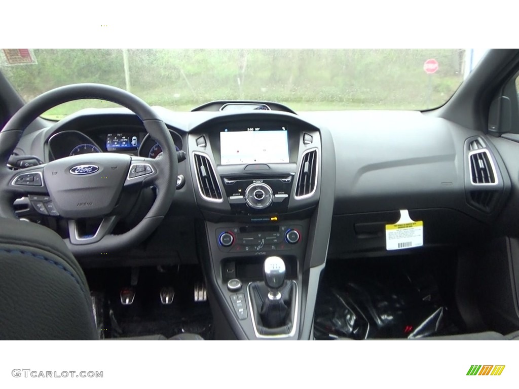 2017 Focus RS Hatch - Stealth Gray / Charcoal Black Recaro Leather photo #22