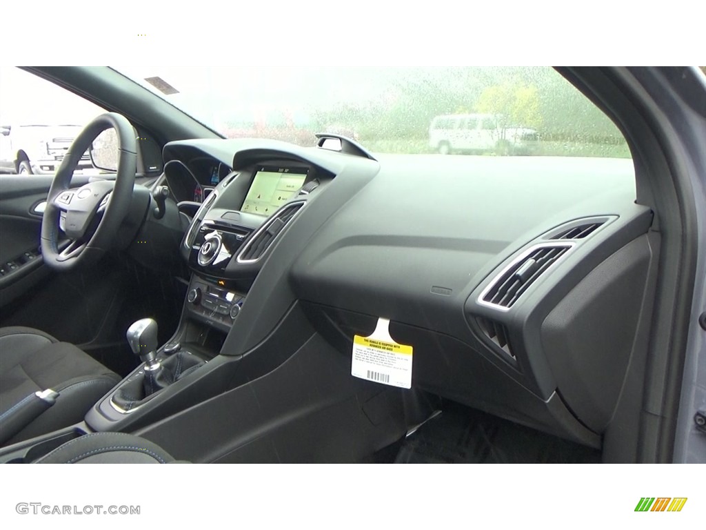 2017 Focus RS Hatch - Stealth Gray / Charcoal Black Recaro Leather photo #28