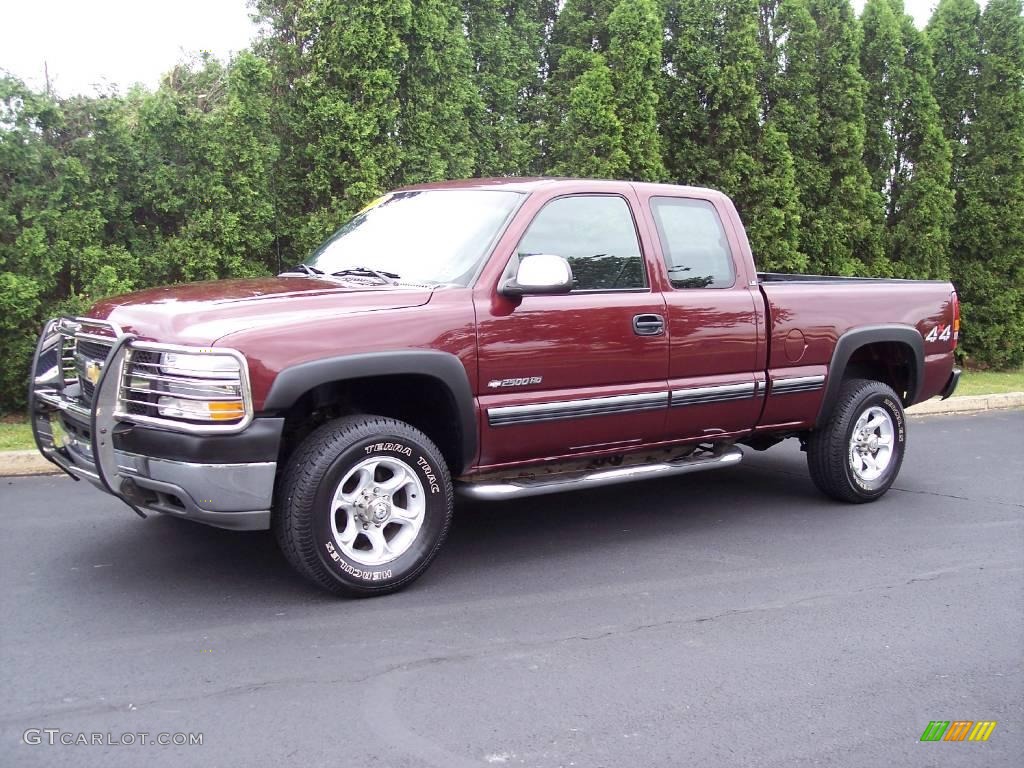 2001 Silverado 2500HD LS Extended Cab 4x4 - Dark Carmine Red Metallic / Graphite photo #1