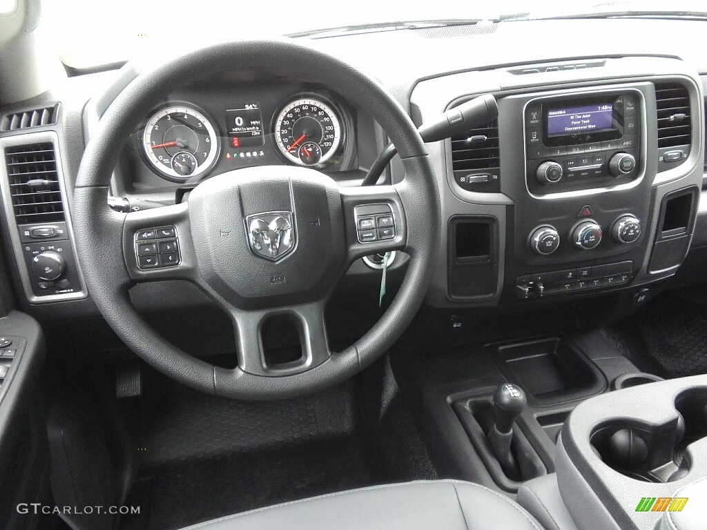 2017 Ram 4500 Tradesman Crew Cab 4x4 Chassis Dashboard Photos