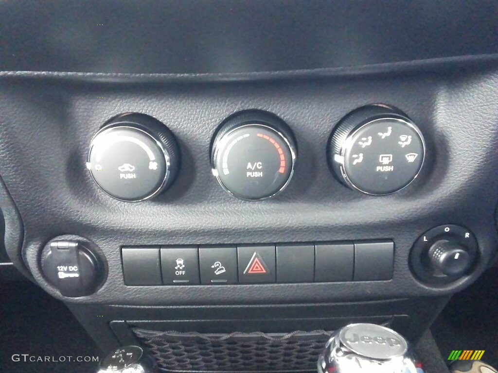 2017 Jeep Wrangler Unlimited Sport 4x4 RHD Controls Photo #120077769