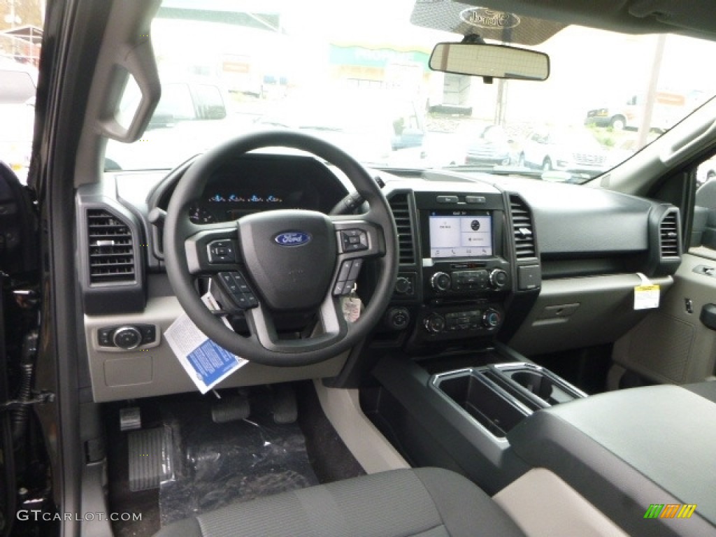 2017 F150 XL SuperCab 4x4 - Shadow Black / Black photo #11