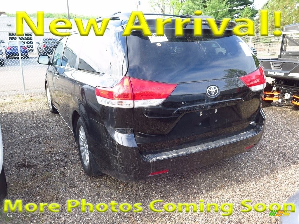 2014 Sienna XLE - Black / Light Gray photo #1