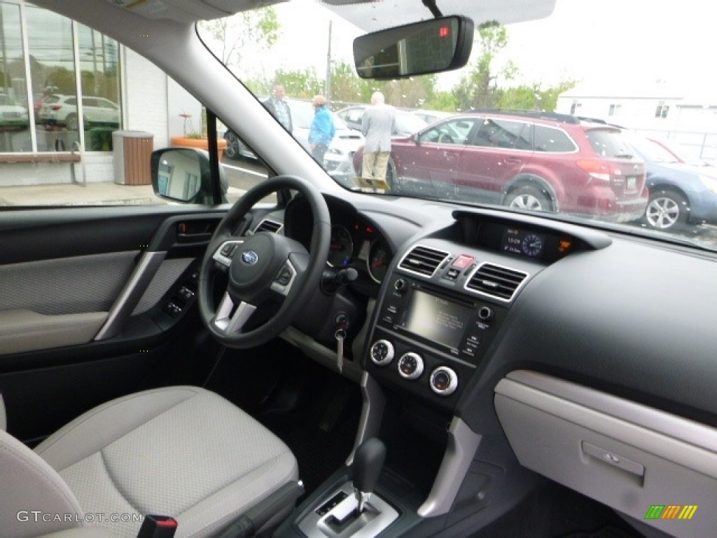 2017 Forester 2.5i - Jasmine Green Metallic / Gray photo #5