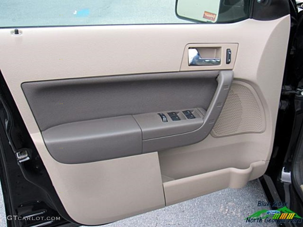 2010 Focus SES Sedan - Ebony Black / Medium Stone photo #26