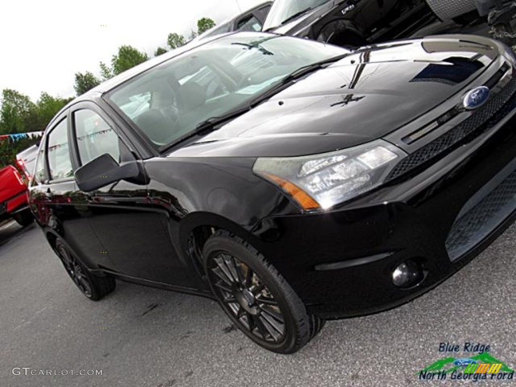 2010 Focus SES Sedan - Ebony Black / Medium Stone photo #32