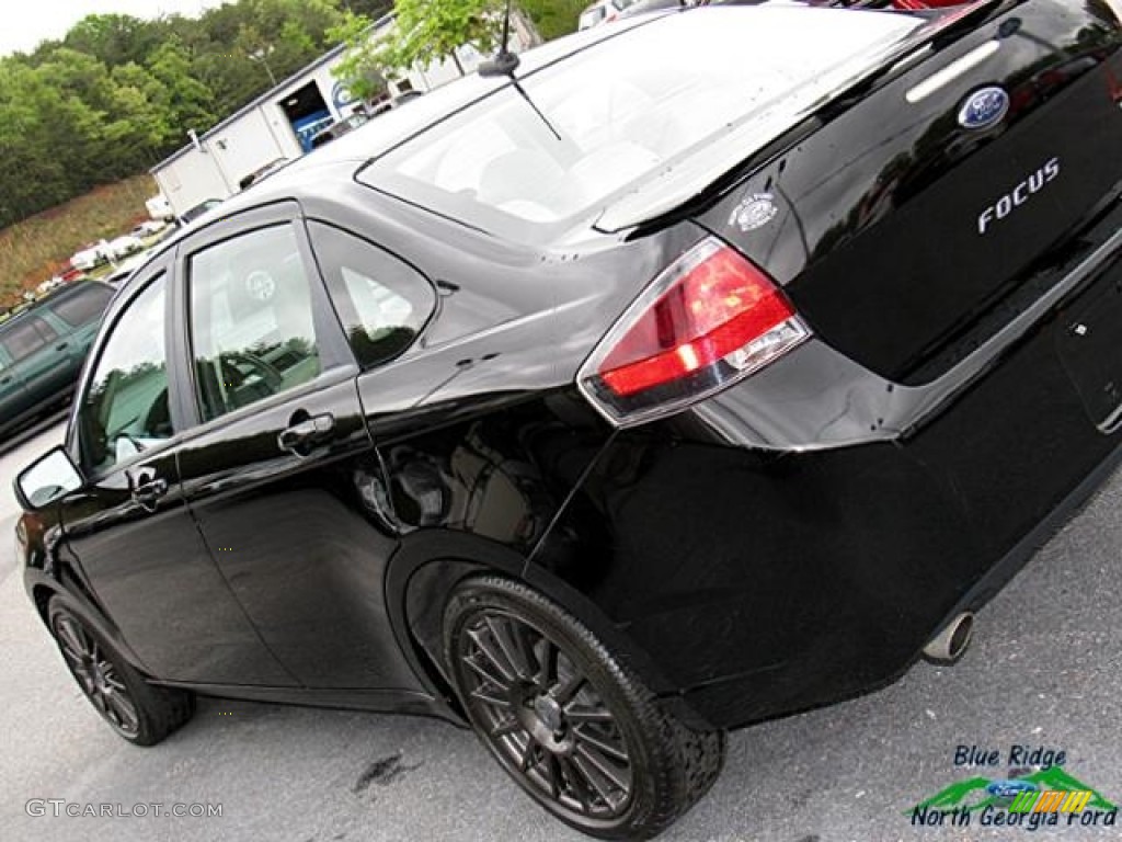 2010 Focus SES Sedan - Ebony Black / Medium Stone photo #34