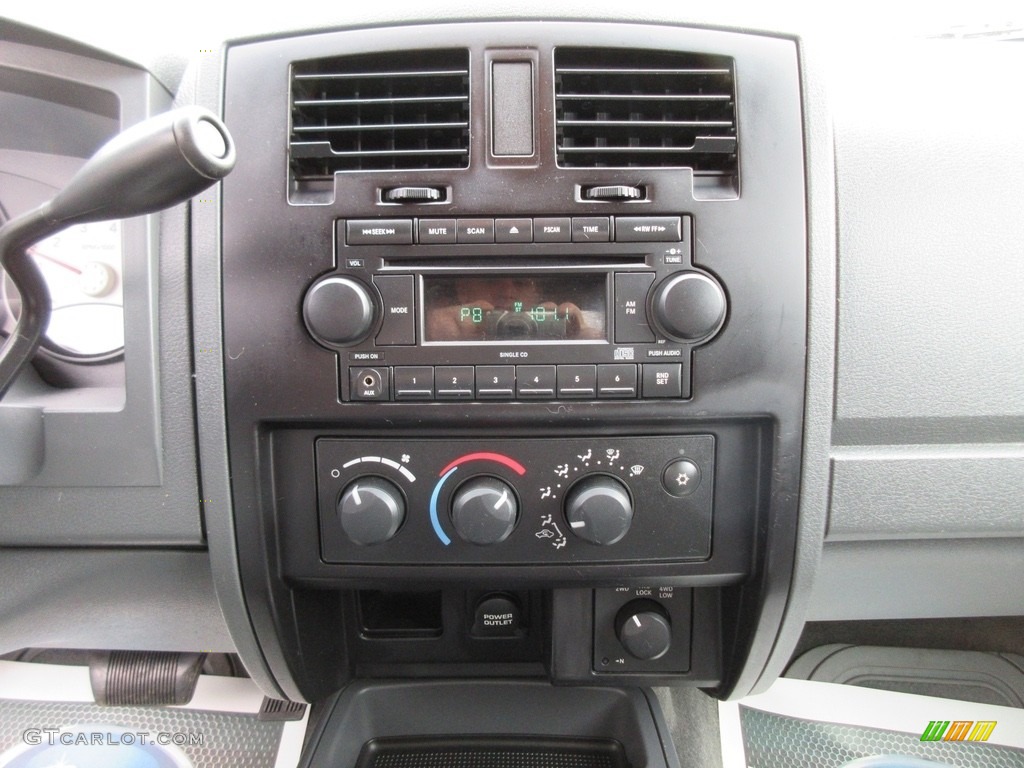 2007 Dakota ST Quad Cab 4x4 - Electric Blue Pearl / Medium Slate Gray photo #28