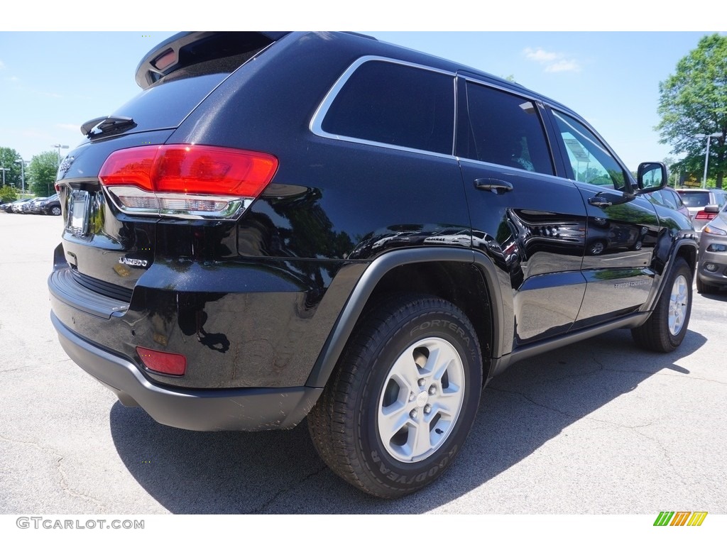 2017 Grand Cherokee Laredo - Diamond Black Crystal Pearl / Black photo #3