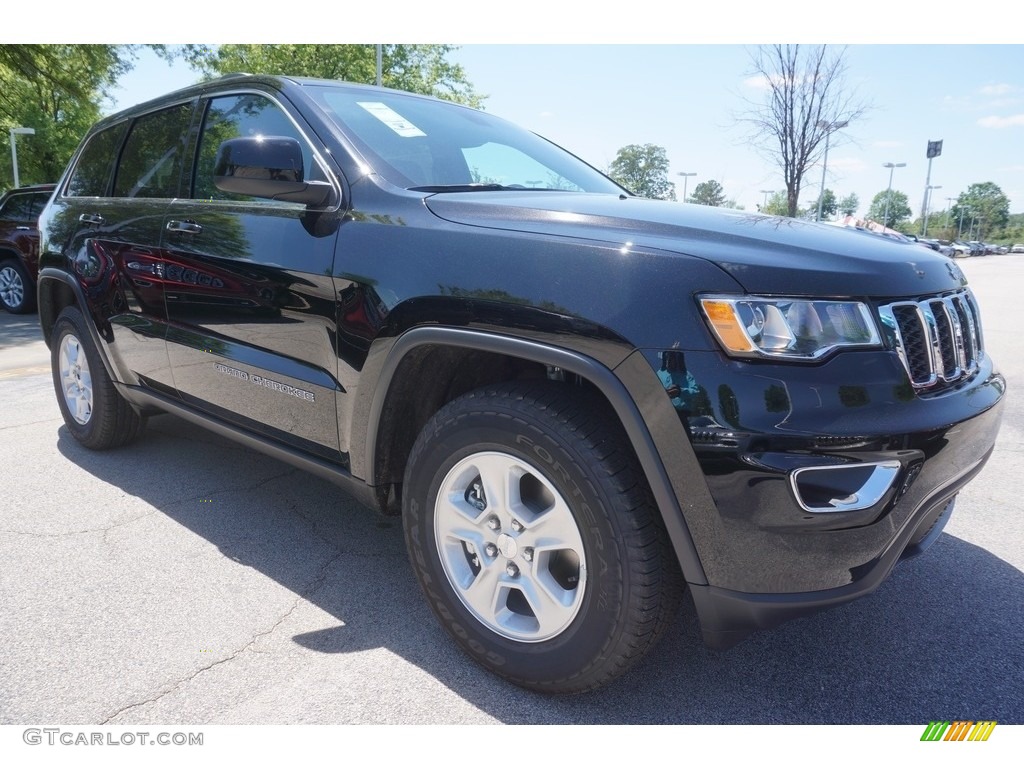 2017 Grand Cherokee Laredo - Diamond Black Crystal Pearl / Black photo #4