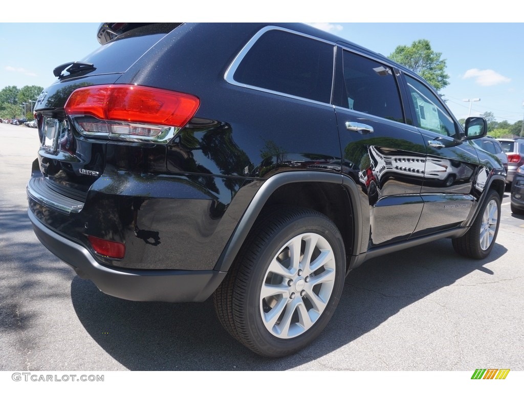 2017 Grand Cherokee Limited 4x4 - Diamond Black Crystal Pearl / Black photo #3