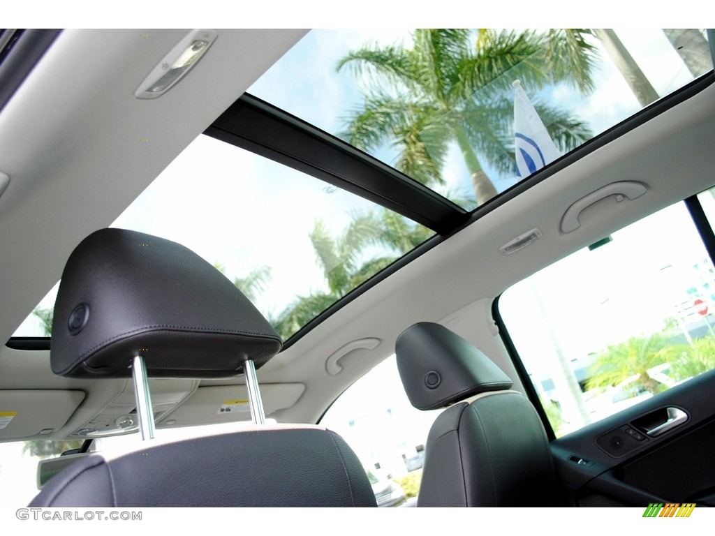 2017 Volkswagen Tiguan Wolfsburg Sunroof Photo #120115383