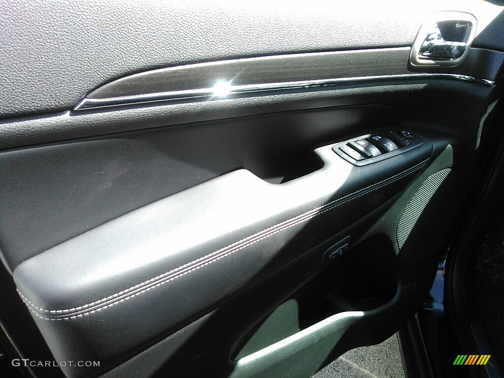 2017 Grand Cherokee Limited 4x4 - Diamond Black Crystal Pearl / Black photo #2