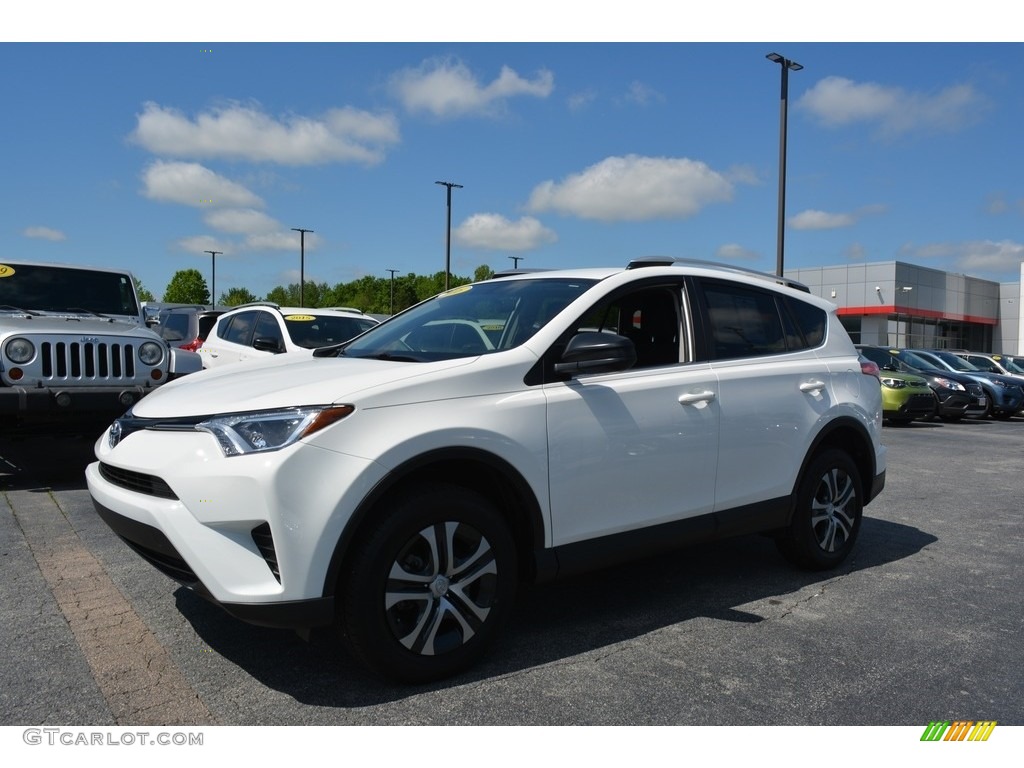 2016 Toyota RAV4 LE Exterior Photos