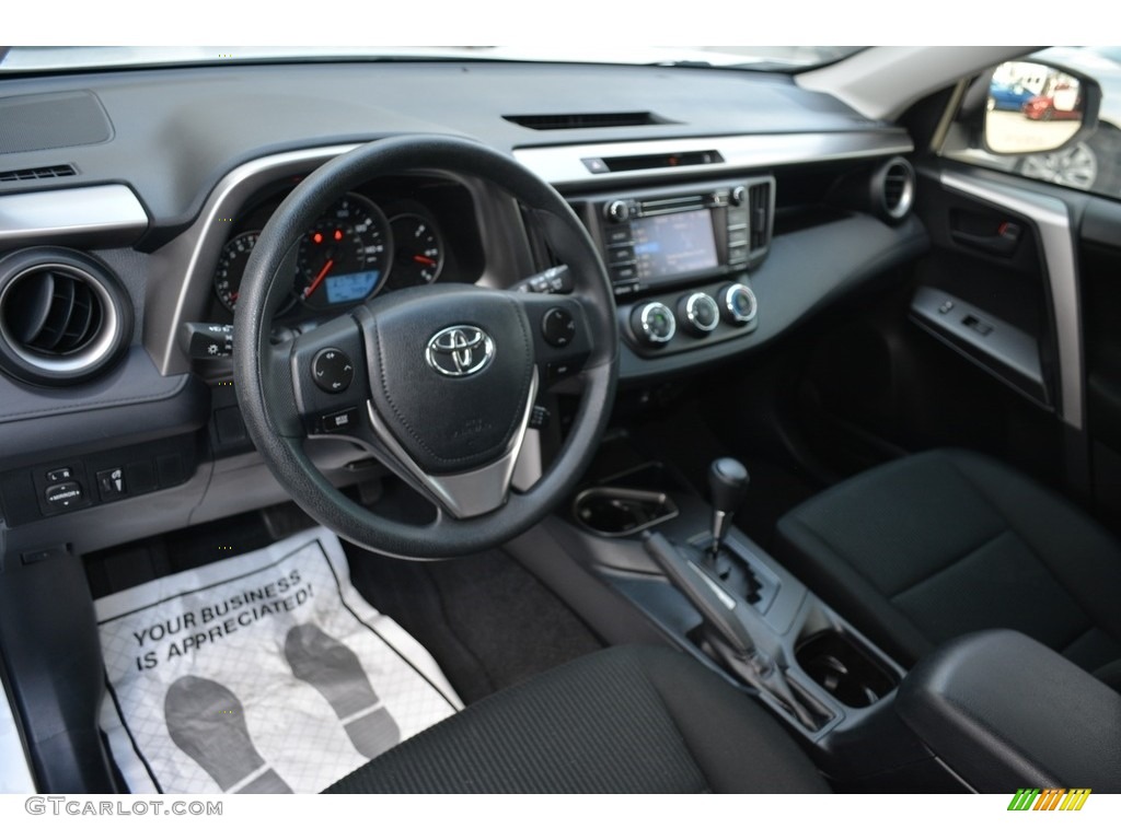Black Interior 2016 Toyota RAV4 LE Photo #120116007