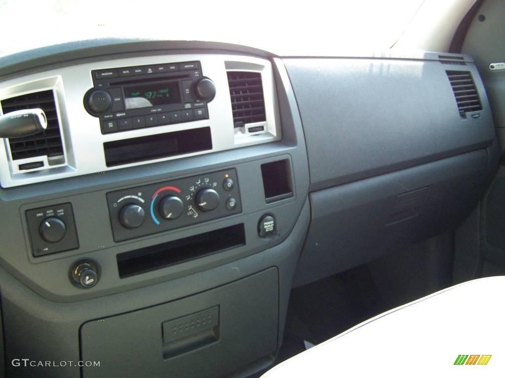 2007 Ram 1500 SLT Quad Cab 4x4 - Brilliant Black Crystal Pearl / Medium Slate Gray photo #18