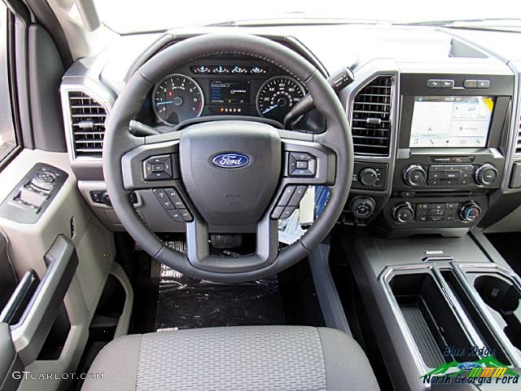 2017 F150 XLT SuperCrew 4x4 - Oxford White / Earth Gray photo #16