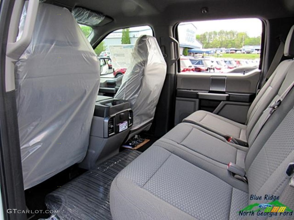 2017 F150 XLT SuperCrew 4x4 - Oxford White / Earth Gray photo #32
