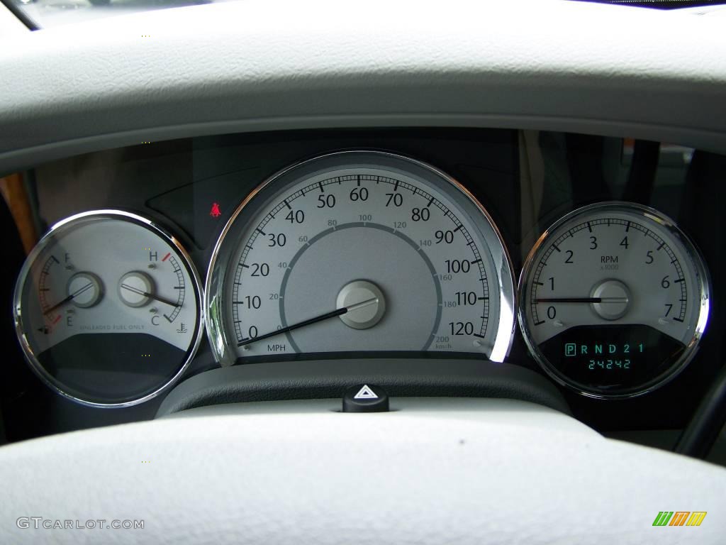 2007 Aspen Limited 4WD - Cool Vanilla White / Dark Slate Gray/Light Slate Gray photo #18