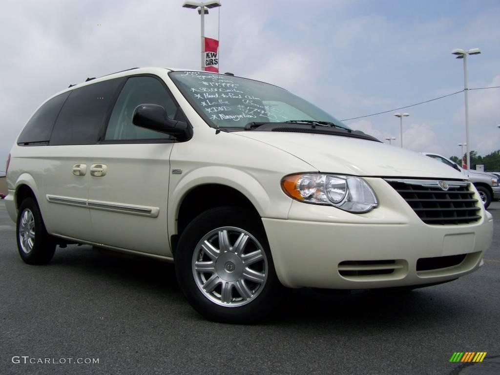 2007 Town & Country Touring - Cool Vanilla White / Dark Khaki/Light Graystone photo #1