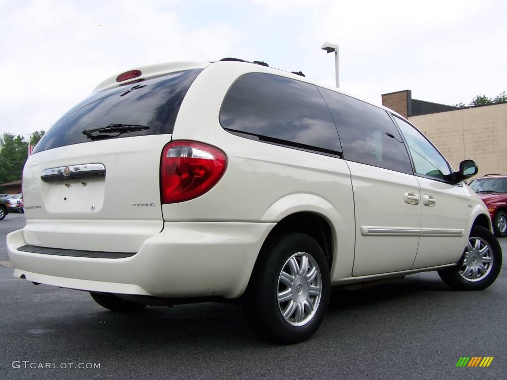 2007 Town & Country Touring - Cool Vanilla White / Dark Khaki/Light Graystone photo #2