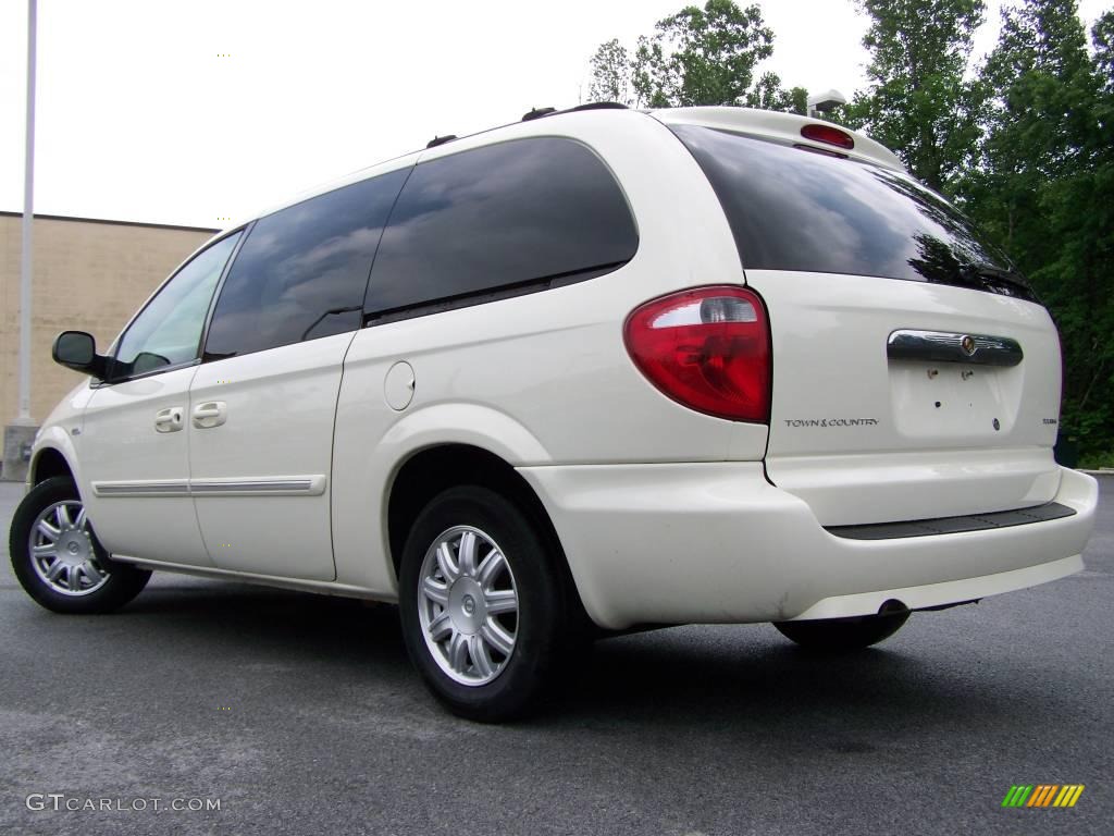 2007 Town & Country Touring - Cool Vanilla White / Dark Khaki/Light Graystone photo #3