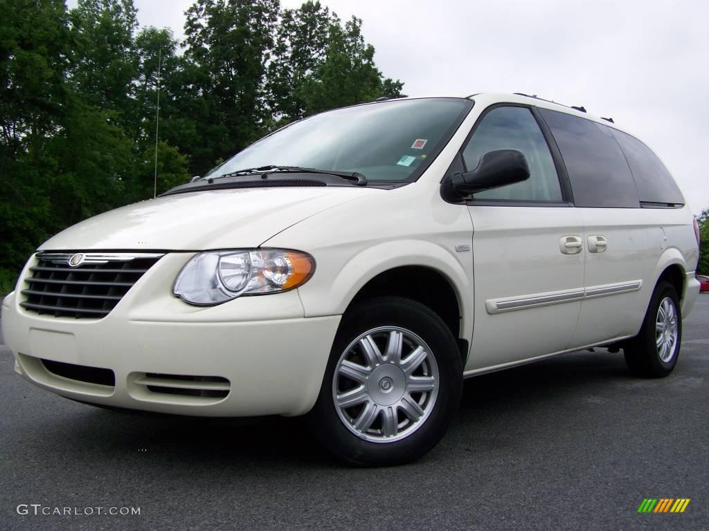 2007 Town & Country Touring - Cool Vanilla White / Dark Khaki/Light Graystone photo #4