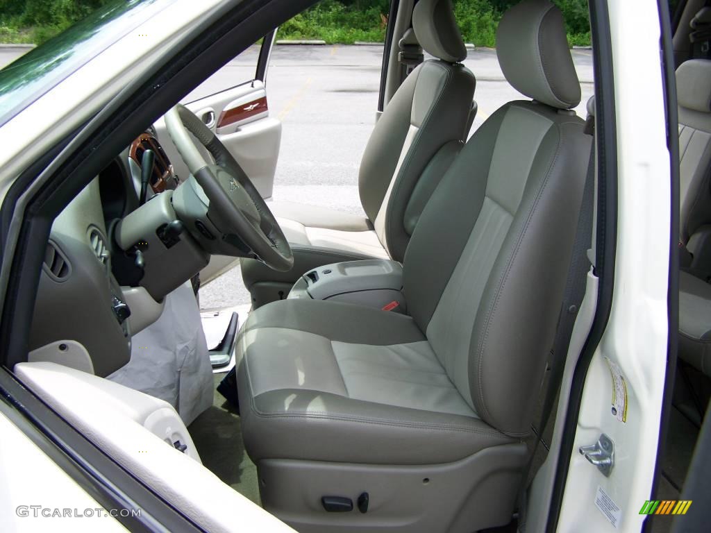 2007 Town & Country Touring - Cool Vanilla White / Dark Khaki/Light Graystone photo #10