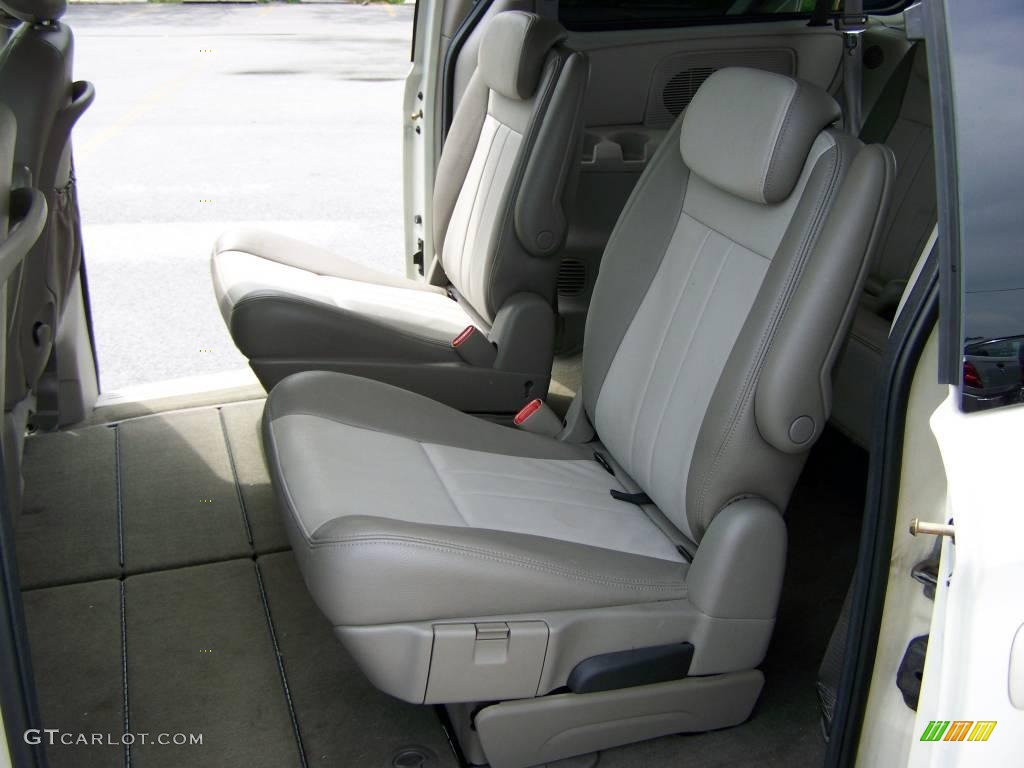 2007 Town & Country Touring - Cool Vanilla White / Dark Khaki/Light Graystone photo #11