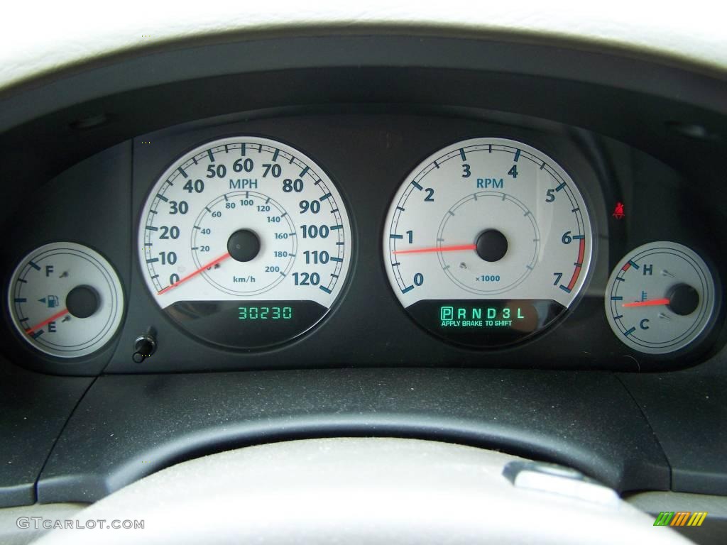 2007 Town & Country Touring - Cool Vanilla White / Dark Khaki/Light Graystone photo #16