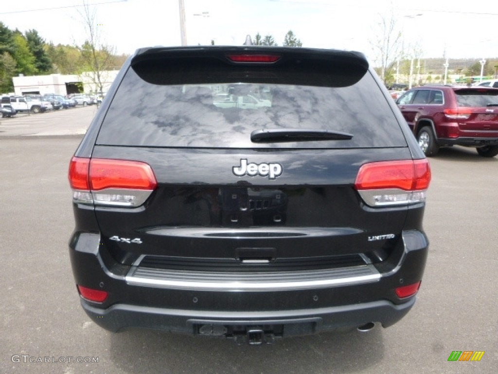 2017 Grand Cherokee Limited 4x4 - Diamond Black Crystal Pearl / Black photo #4