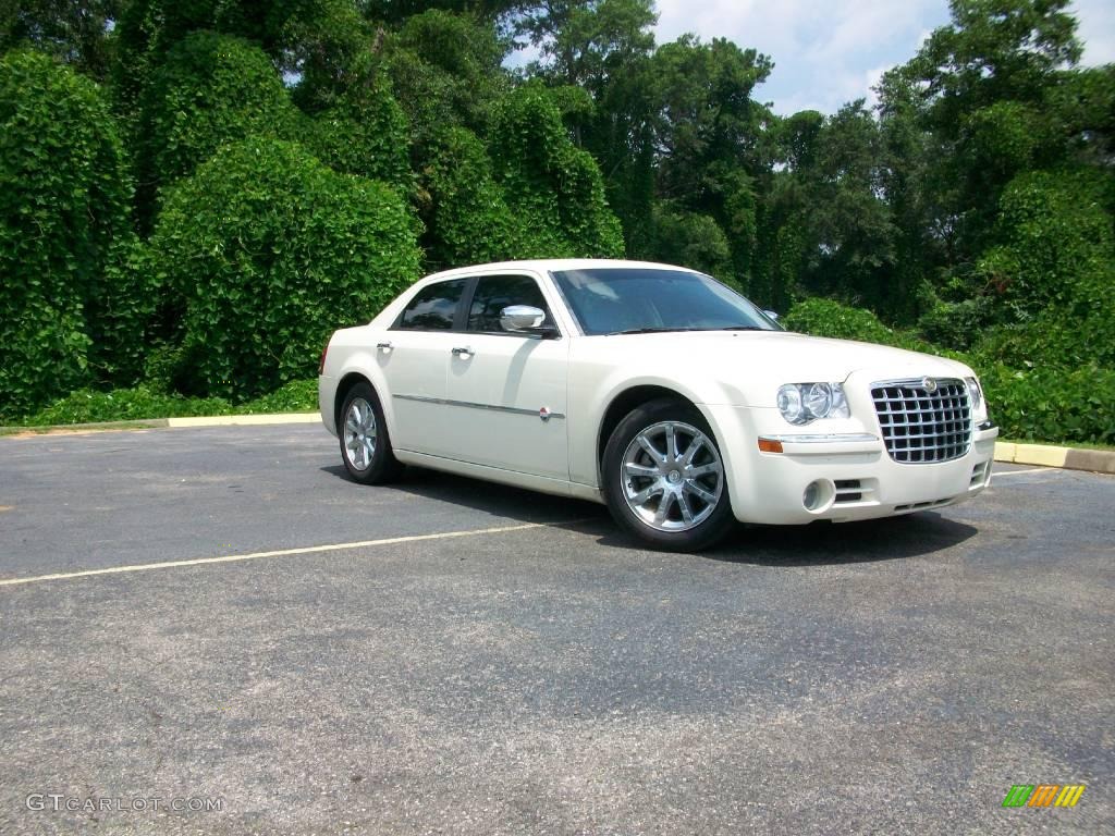 Cool Vanilla Chrysler 300