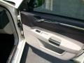 Cool Vanilla - 300 C HEMI Photo No. 10
