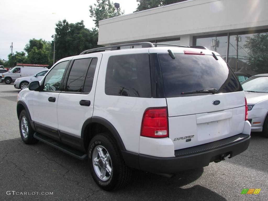 2003 Explorer XLT 4x4 - Oxford White / Medium Parchment Beige photo #4