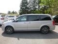 2017 Billet Metallic Dodge Grand Caravan SE  photo #2