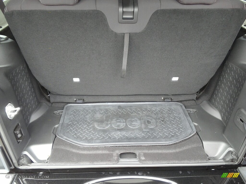 2017 Wrangler Sahara 4x4 - Black / Black photo #8