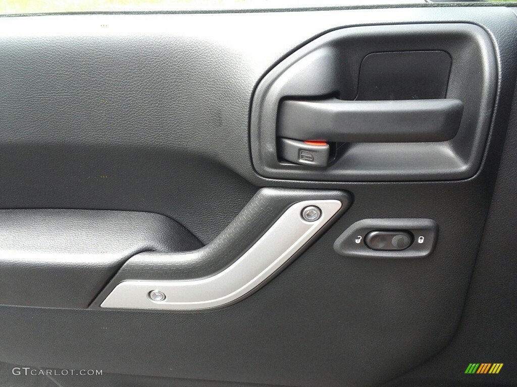 2017 Wrangler Sahara 4x4 - Black / Black photo #11