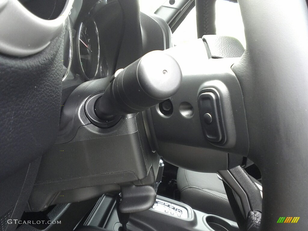 2017 Wrangler Sahara 4x4 - Black / Black photo #12