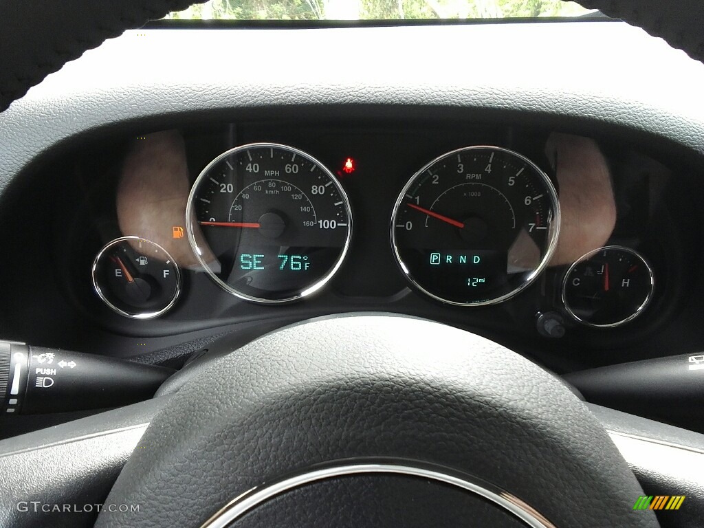 2017 Wrangler Sahara 4x4 - Black / Black photo #16