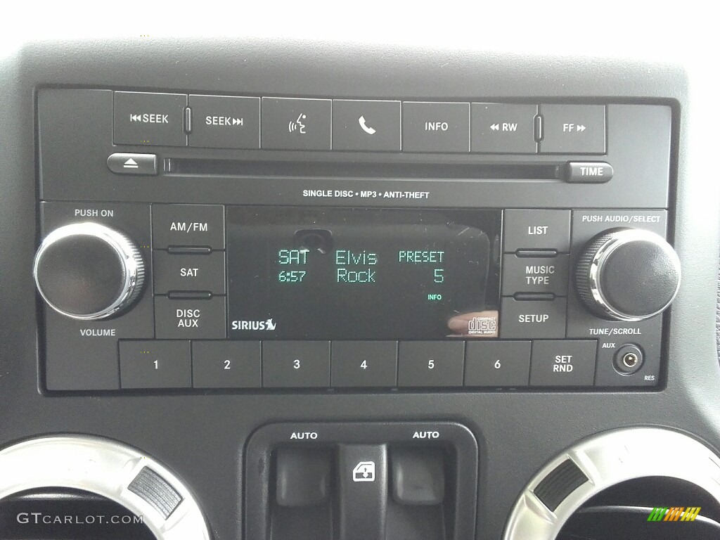 2017 Wrangler Sahara 4x4 - Black / Black photo #17