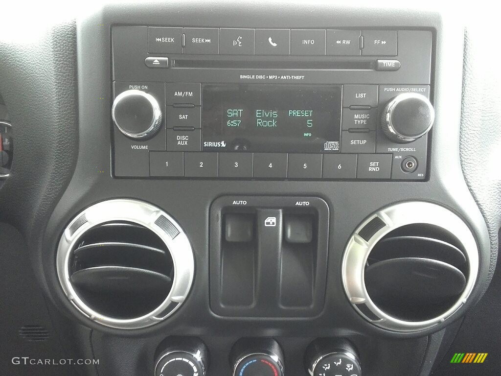 2017 Wrangler Sahara 4x4 - Black / Black photo #18