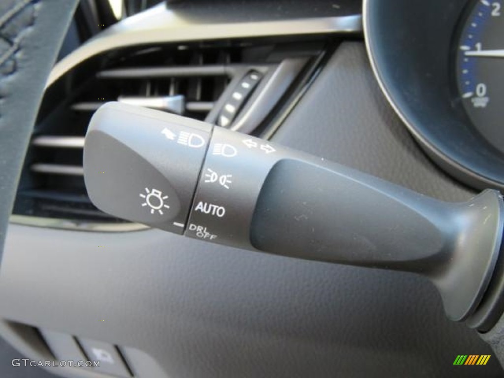 2018 Toyota C-HR XLE Controls Photo #120151673