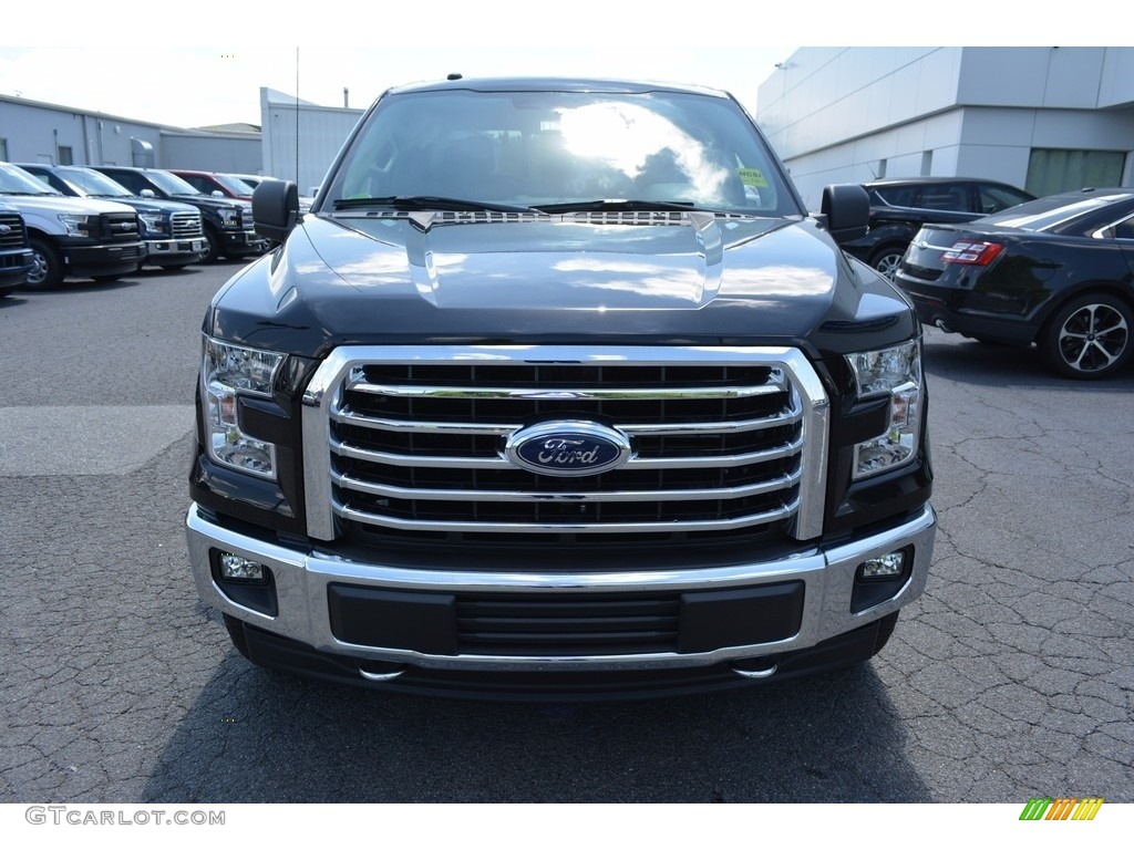 2017 F150 XLT SuperCrew 4x4 - Shadow Black / Earth Gray photo #4