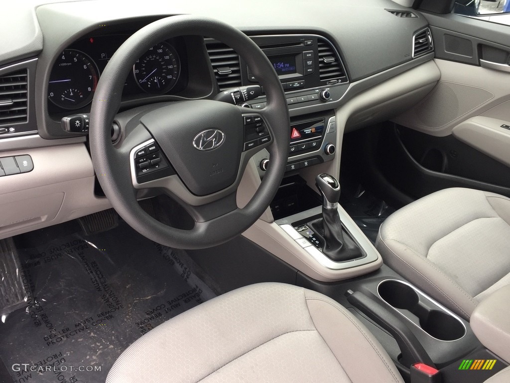 Gray Interior 2017 Hyundai Elantra SE Photo #120168929