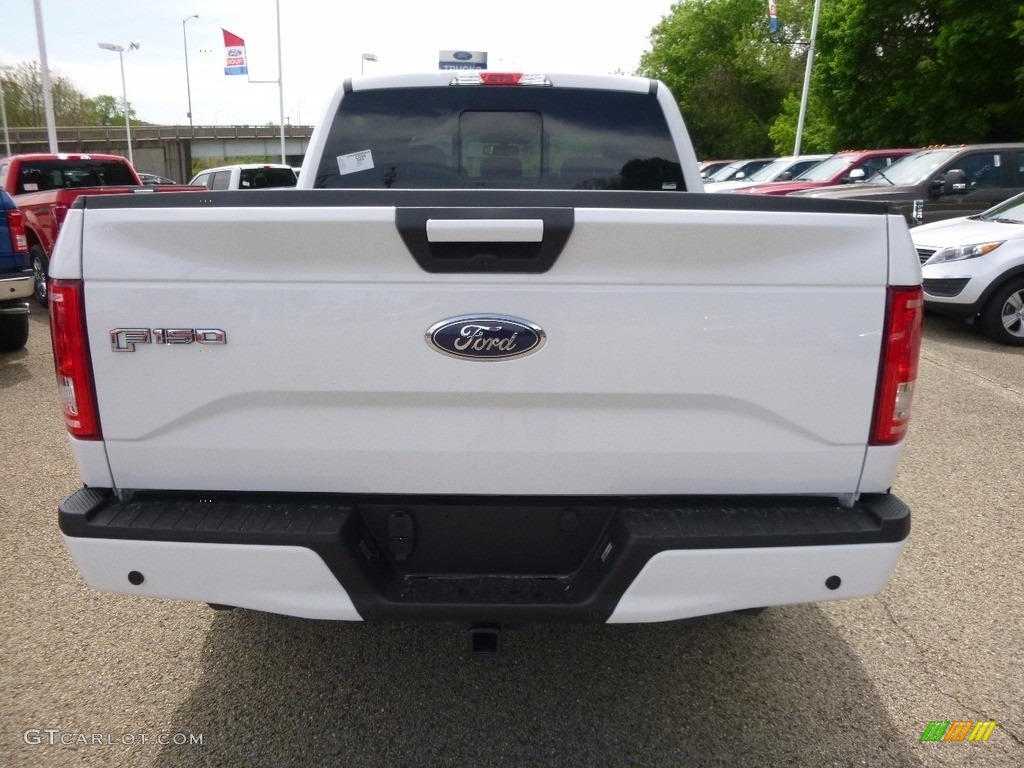 2017 F150 XLT SuperCrew 4x4 - Oxford White / Earth Gray photo #3